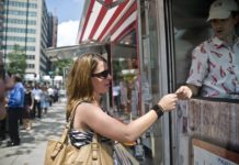 Chicago City Council Should Ease Limits on Food Trucks