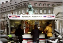 VIDEO – Denmark: The Danish Pølsevogn (hot dog)