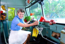 Venga Brings Mobile Food Bank to Clyde’s of Georgetown Sunday