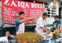 New Delhi, IN: Delhi Consumers Choose Street Food Over Health and Hygiene