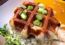 New York, NY: Here’s Our First Look At The New Chicken & Waffles Slider from Wafels & Dinges