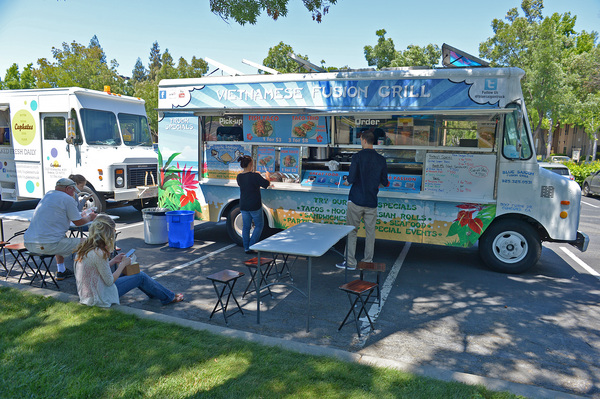 CA-Walnut_Creek-20140110__0111foodtruck~1