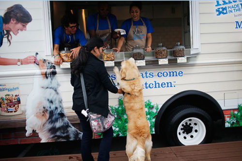 "Ziggy" puts in an order. | (REUTERS/Stephen Lam)