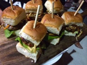 FL-Miami-05-edgefoodtruc_miamiburger_torres