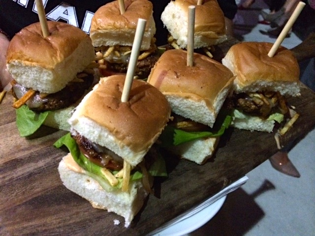 FL-Miami-05-edgefoodtruc_miamiburger_torres