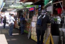 Portland, OR: Grizzlies fans munch on Portland food truck finds