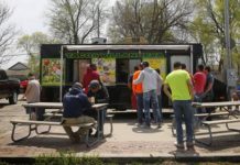 Des Moines, IA: Food Trucks near Finish Line