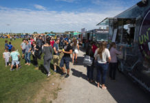 Ontario, CAN: Food truck festival attracts a hungry crowd