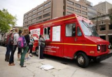 New Orleans, LA: Find New Orleans food trucks on Mardi Gras parade route