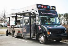 Los Angeles, CA: Food truck review – Cousins Maine Lobster always draws a crowd