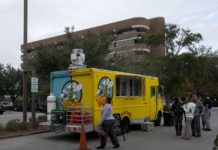Pensacola, FL: Food trucks open with crowds