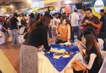 Bengaluru, IND: Bengalureans Treat Themselves at Truck Food at Street Fiesta